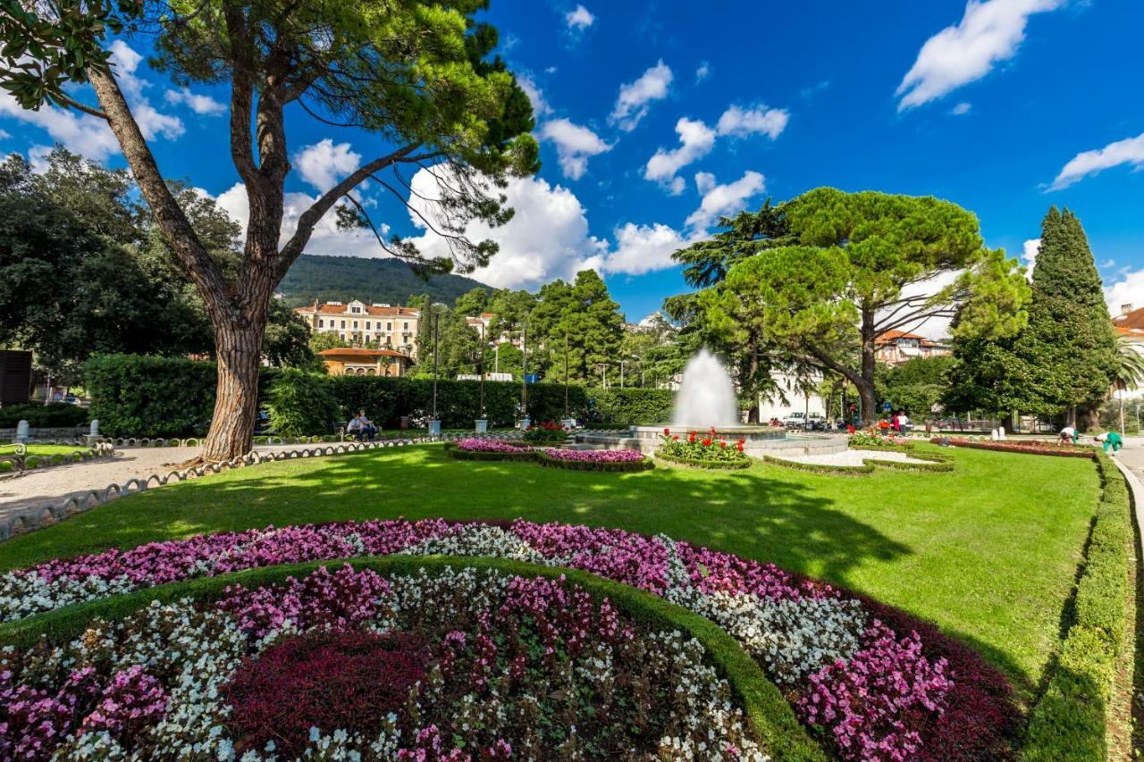 Apartment Maja Opatija With Free Private Parking And Lovely Sea View Terrace Extérieur photo